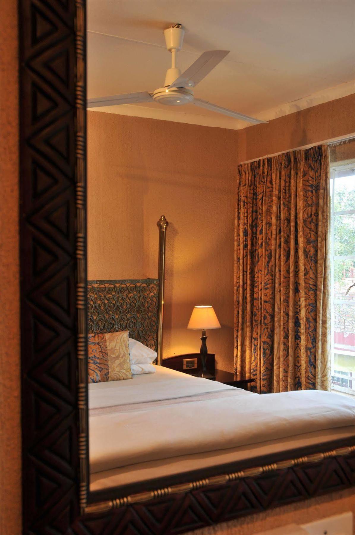 Bed and Breakfast Sunset Manor Mbombela Esterno foto