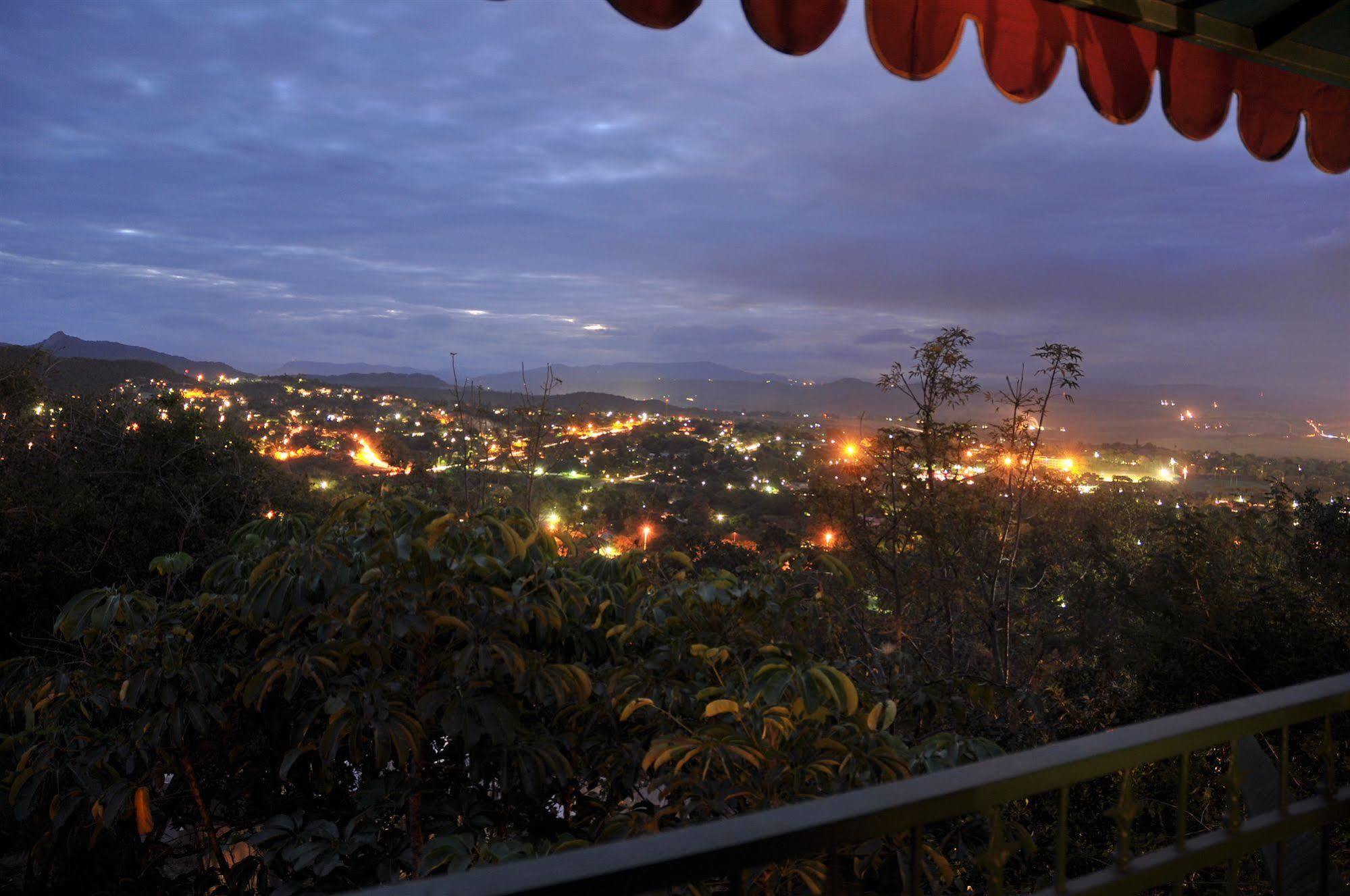Bed and Breakfast Sunset Manor Mbombela Esterno foto