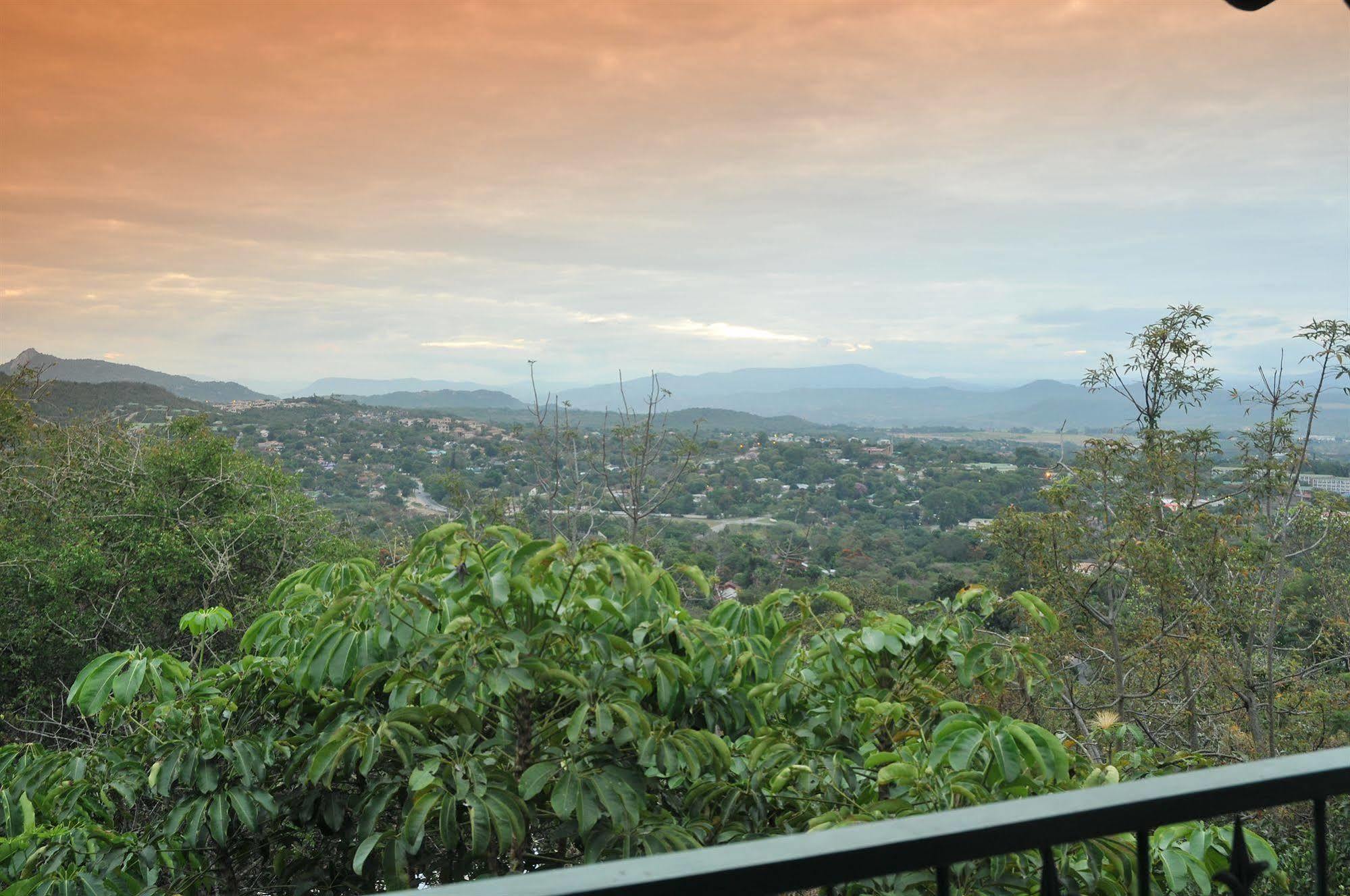 Bed and Breakfast Sunset Manor Mbombela Esterno foto
