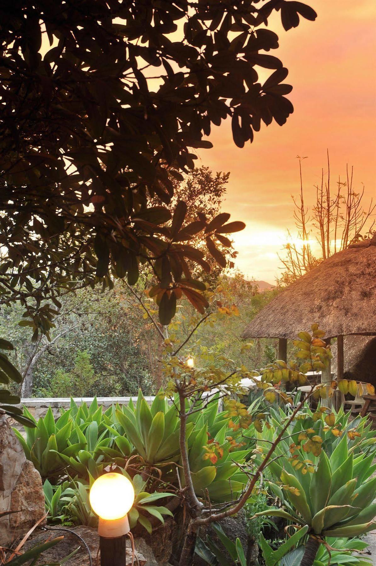 Bed and Breakfast Sunset Manor Mbombela Esterno foto